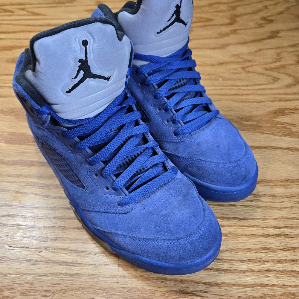 Jordan Men's Blue and Black Sneakers